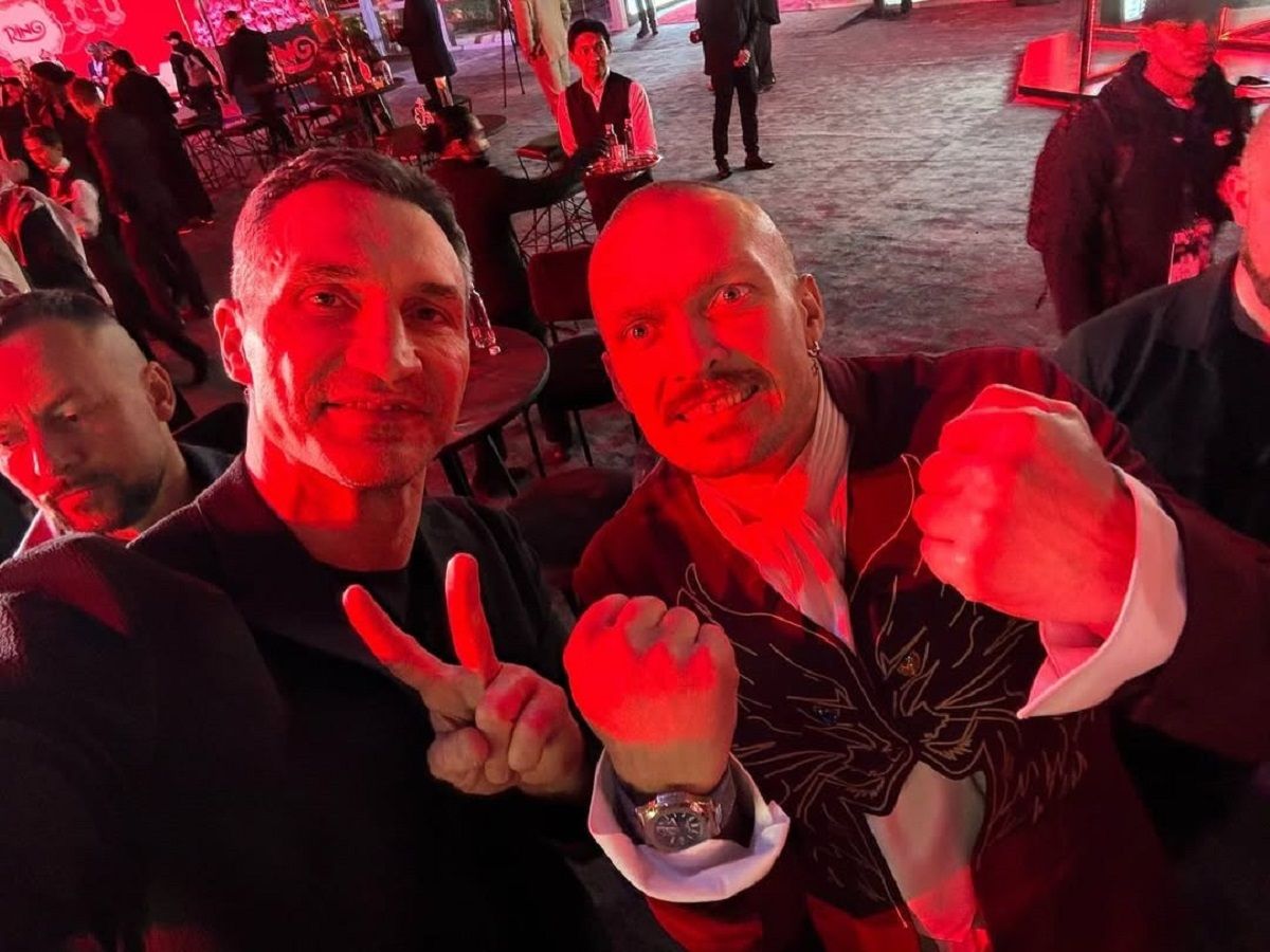 Усик Фьюри 2 - Владимир Кличко прибыл на реванш в Эр-Рияд, видео Усик Фьюри 2 - Владимир Кличко прибыл на реванш в Эр-Рияд, видео