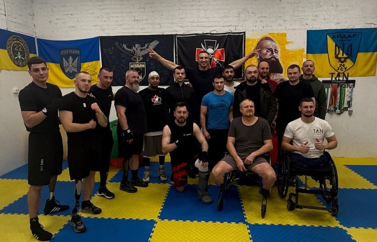 Кличко та Фаніян провели тренування для українських військових Кличко та Фаніян провели тренування для українських військових