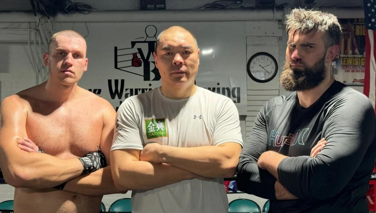 Чжілей Кабаєл - Дмитро Безус допомагає Чжану готуватись до наступного бою Чжілей Кабаєл - Дмитро Безус допомагає Чжану готуватись до наступного бою