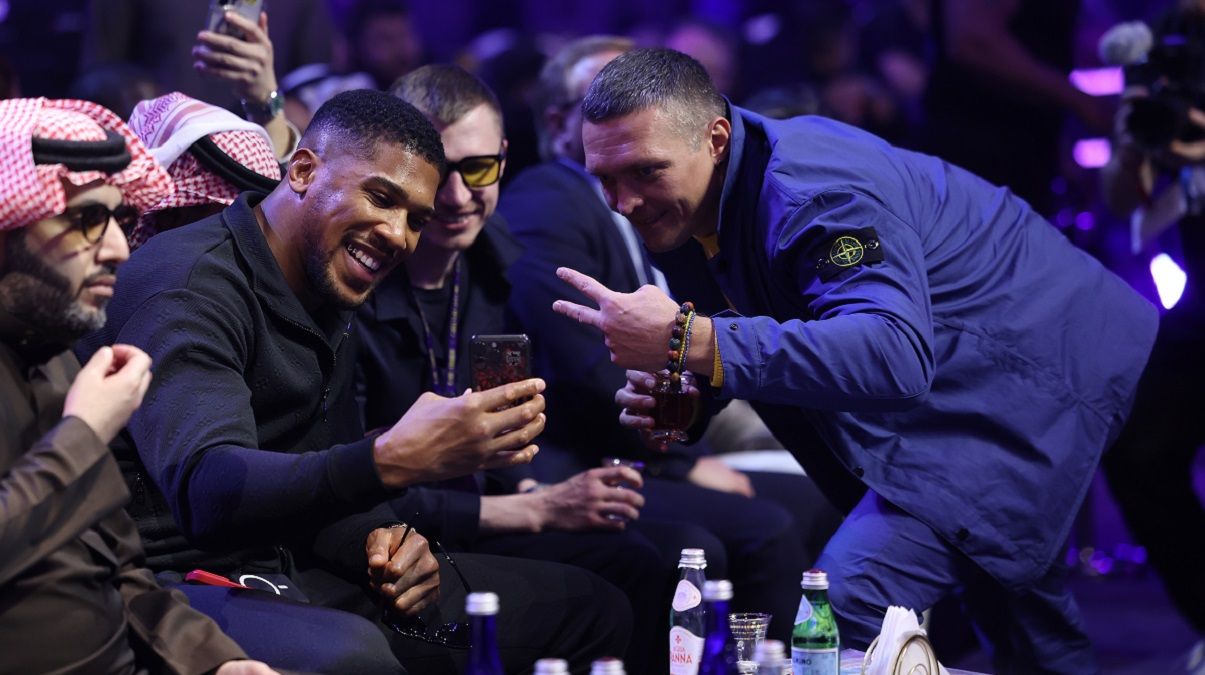 Паркер Баколе - Усик и Джошуа эмоционально отреагировали на нокаут в бою Паркер Баколе - Усик и Джошуа эмоционально отреагировали на нокаут в бою