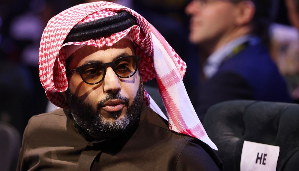 Турки Аль аш-Шейх подсказывал Ширазу во время боя с Адамесом 22 февраля Турки Аль аш-Шейх подсказывал Ширазу во время боя с Адамесом 22 февраля