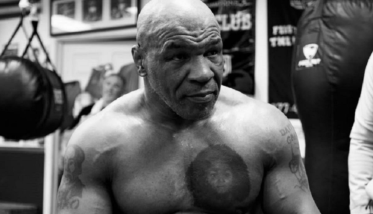 Майк Тайсон - американский боксер боялся драться с Джорджем Форманом Майк Тайсон - американский боксер боялся драться с Джорджем Форманом