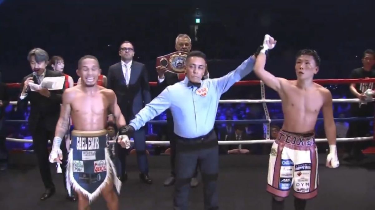 Івата Сантьяго - що зробив рефері під час оголошення переможця бою - відео Івата Сантьяго - що зробив рефері під час оголошення переможця бою - відео