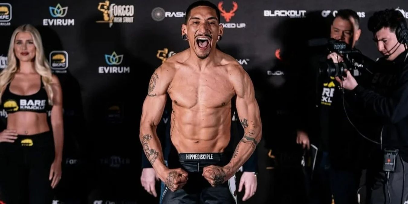 Делвин Блэр отправил в нокаут Джастина Уолтерса за 4 секунды - видео Делвин Блэр отправил в нокаут Джастина Уолтерса за 4 секунды - видео