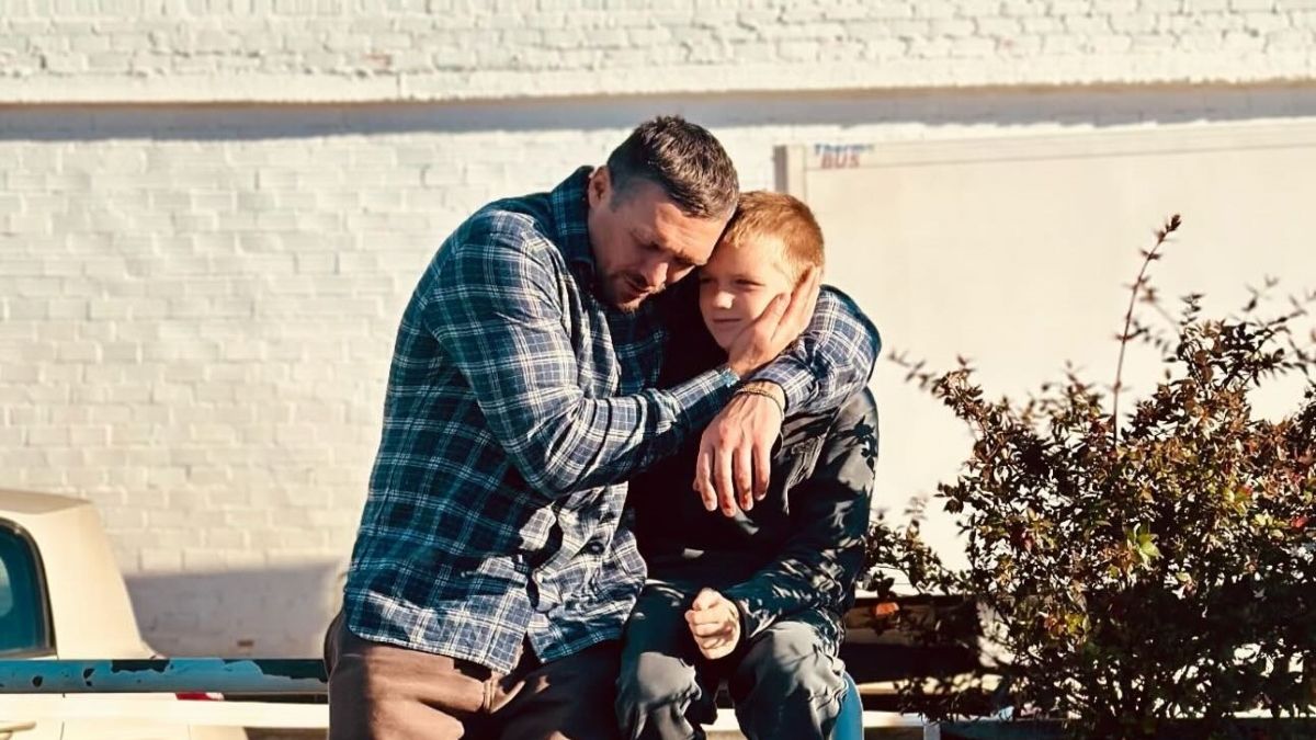 Александр Усик - украинский чемпион поделился фото с сыном в Испании Александр Усик - украинский чемпион поделился фото с сыном в Испании