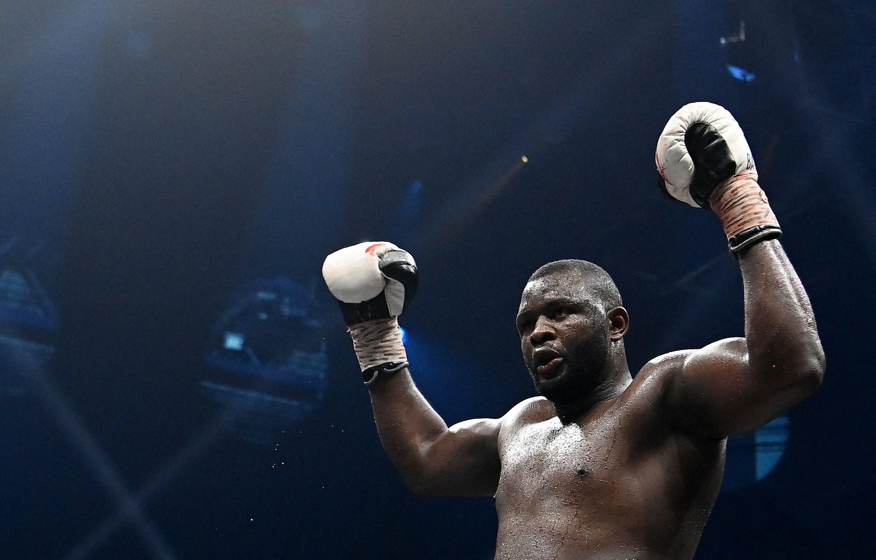 Мартін Баколе назвав суму, яку отримав від Усика за спаринги у тренувальному таборі Мартін Баколе назвав суму, яку отримав від Усика за спаринги у тренувальному таборі