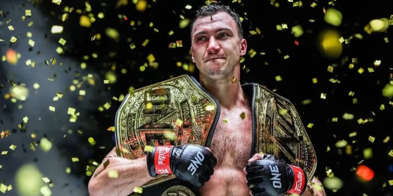 Український боєць Роман Крикля достроково здолав Ліндона Ноулза - відео нокауту Український боєць Роман Крикля достроково здолав Ліндона Ноулза - відео нокауту