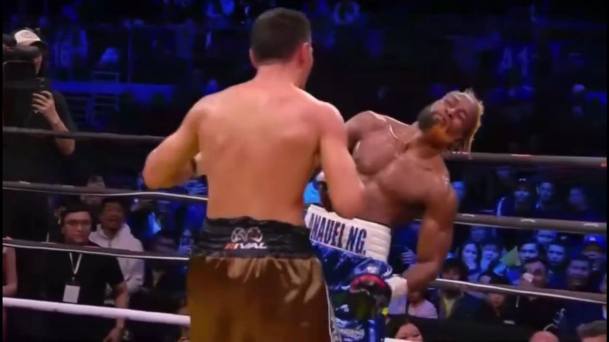 Жанібек Алімханули нокаутував Анауеля Нгассіменге на вечорі боксу в Астані - відео Жанібек Алімханули нокаутував Анауеля Нгассіменге на вечорі боксу в Астані - відео