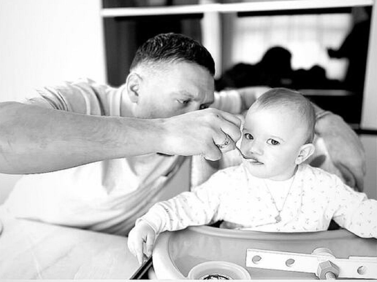 Олександр Усик показав спільні світлини із наймолодшою донькою Олександр Усик показав спільні світлини із наймолодшою донькою