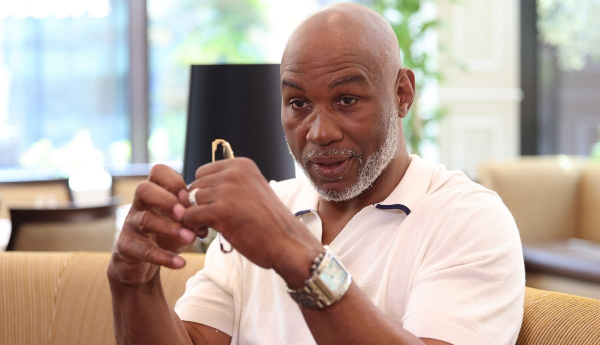 Дюбуа штовхнув Усика на дуелі поглядів - пояснення Леннокса Льюїса Дюбуа штовхнув Усика на дуелі поглядів - пояснення Леннокса Льюїса