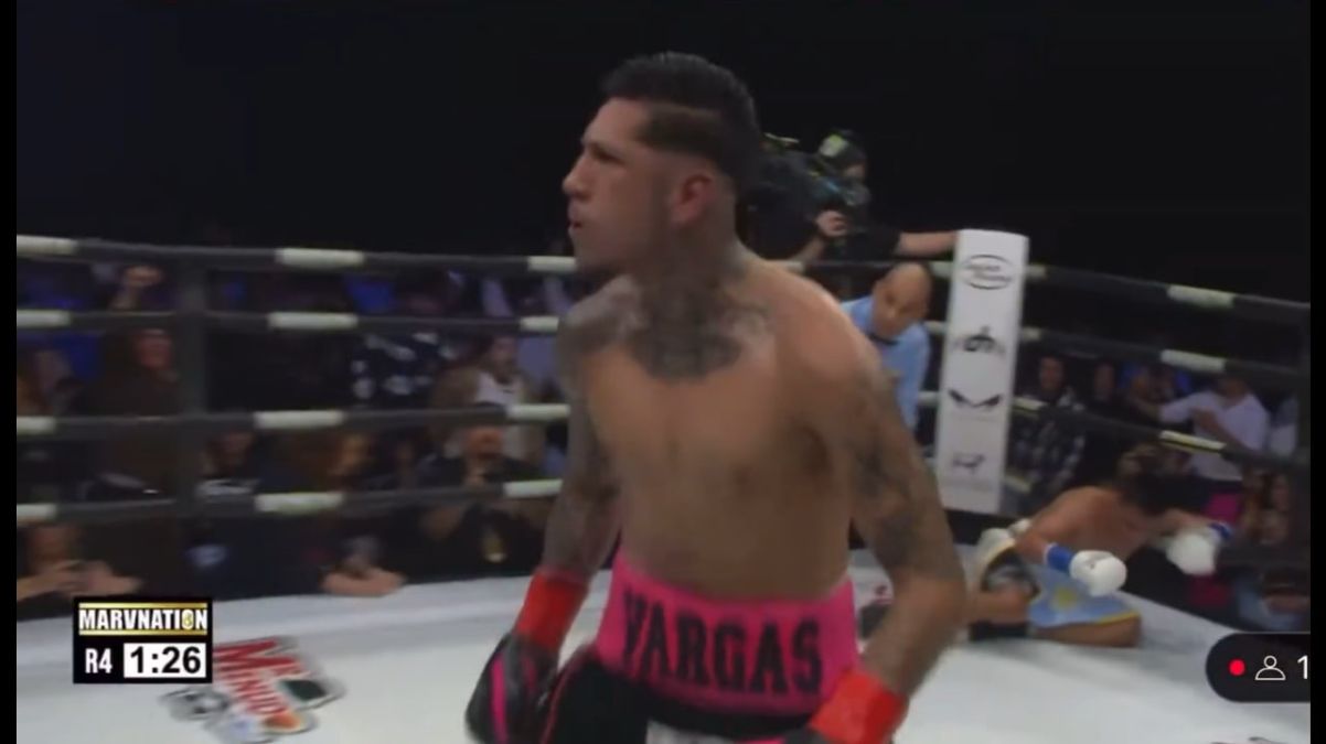 Фернандо Варгас-младший нокаутировал Гонсало Гастона Корию в 4 раунде - видео Фернандо Варгас-младший нокаутировал Гонсало Гастона Корию в 4 раунде - видео