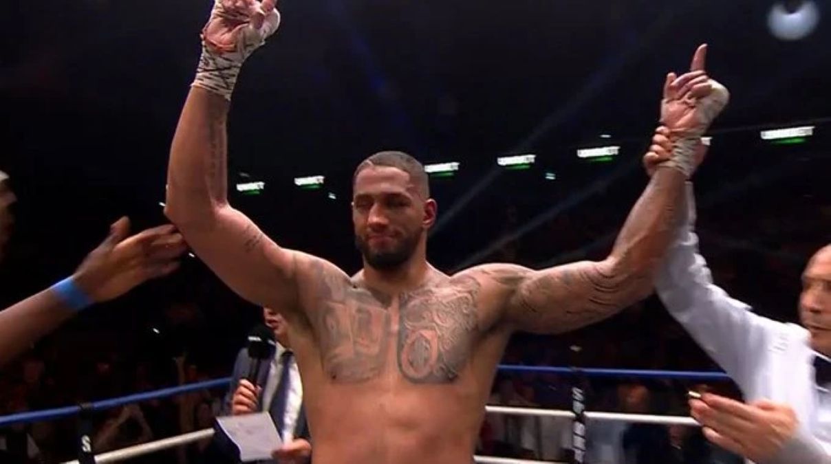 Тоні Йока здолав росіянина Арслана Яллиєва одностайним рішенням суддів - відео Тоні Йока здолав росіянина Арслана Яллиєва одностайним рішенням суддів - відео