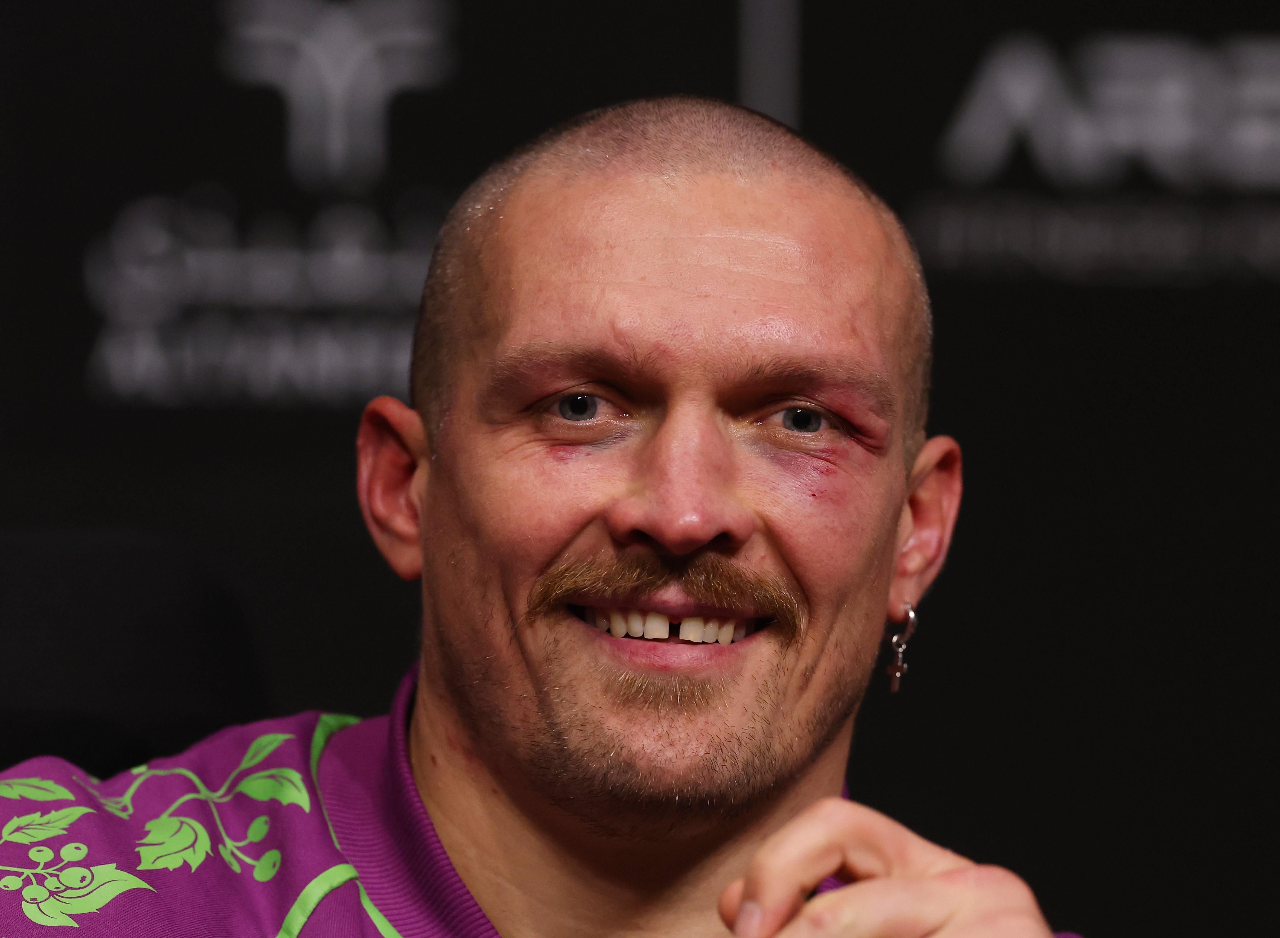 Олександр Усик попросив контракт з UFC для Ярослава Амосова