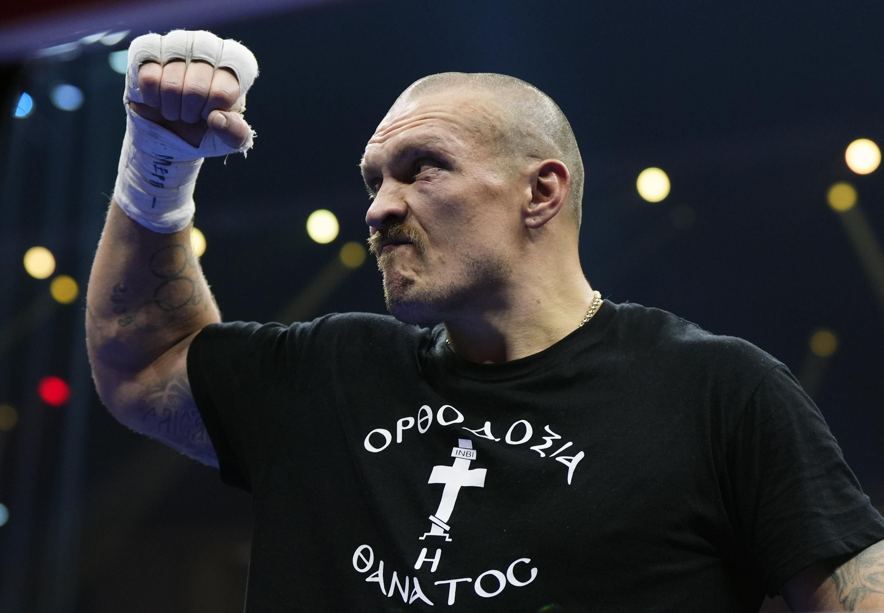 Олександр Усик повторив трюк легендарного реслера - дивіться відео онлайн