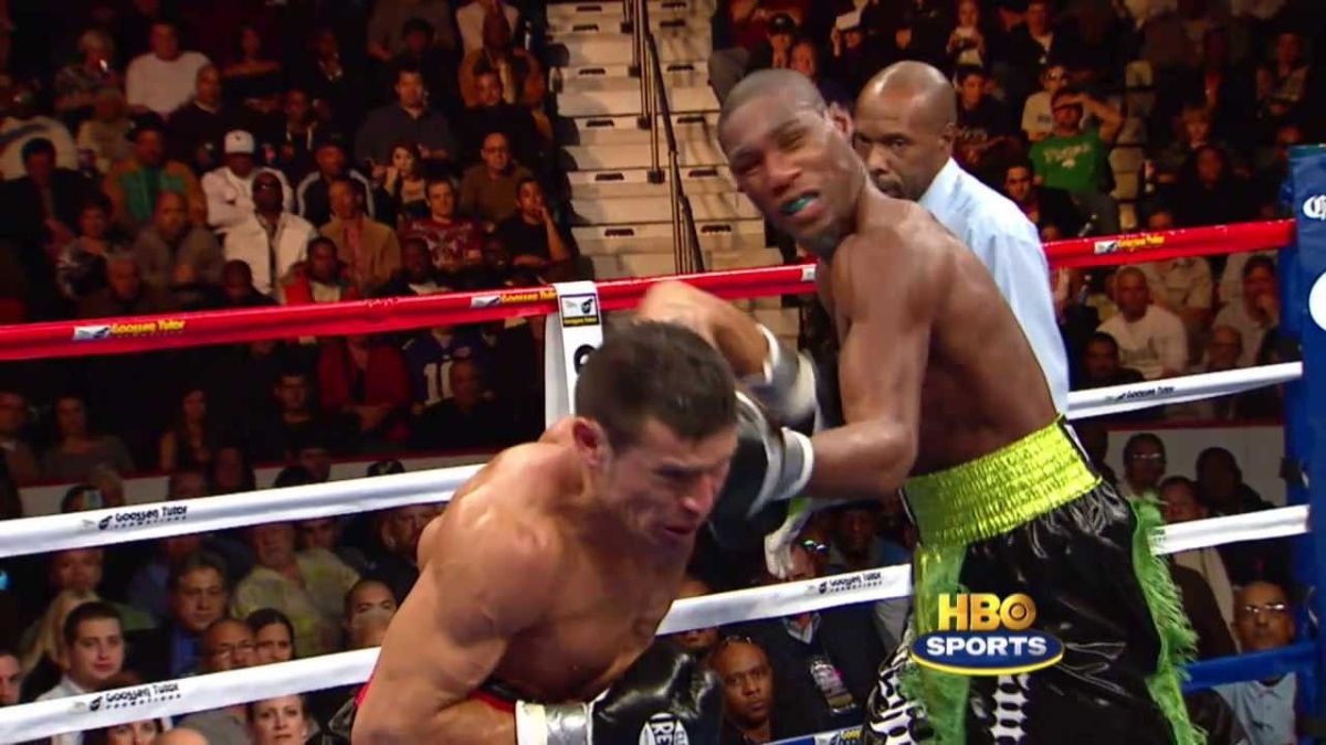 Мартинес нокаутировал Уильямса - какие просмотры собрало видео эпического нокаута Мартинес нокаутировал Уильямса - какие просмотры собрало видео эпического нокаута