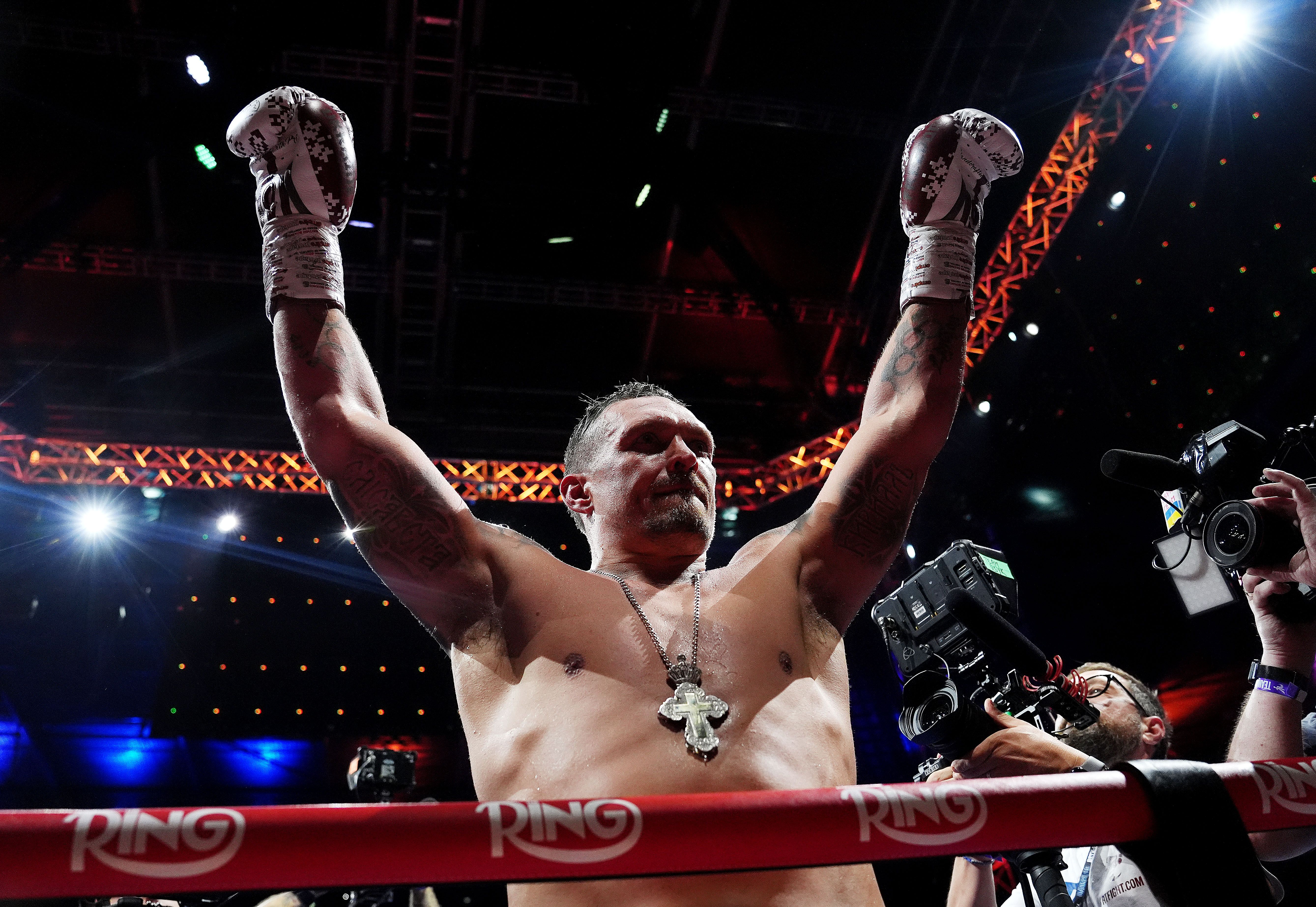 Александр Усик рассказал, с какими боксерами может провести прощальный бой Александр Усик рассказал, с какими боксерами может провести прощальный бой