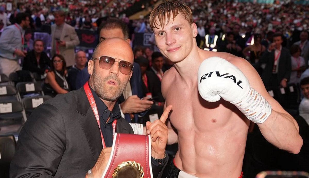 Даниэль Лапин выложил фото с Джейсоном Стэйтемом после победы на Уэмбли 19 июля Даниэль Лапин выложил фото с Джейсоном Стэйтемом после победы на Уэмбли 19 июля