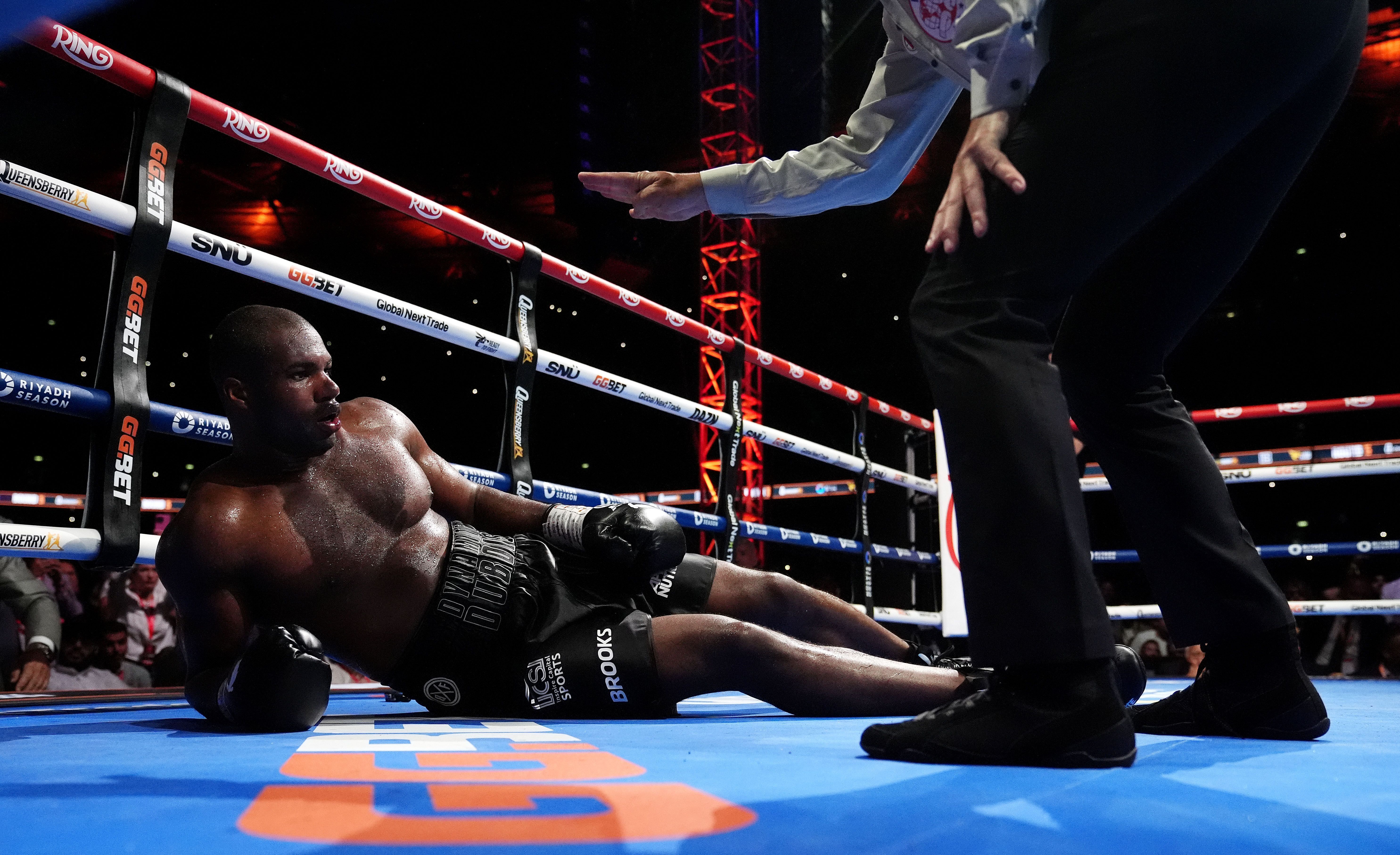 Усик переміг Дюбуа - Баколе дав важливу пораду британському боксеру Усик переміг Дюбуа - Баколе дав важливу пораду британському боксеру