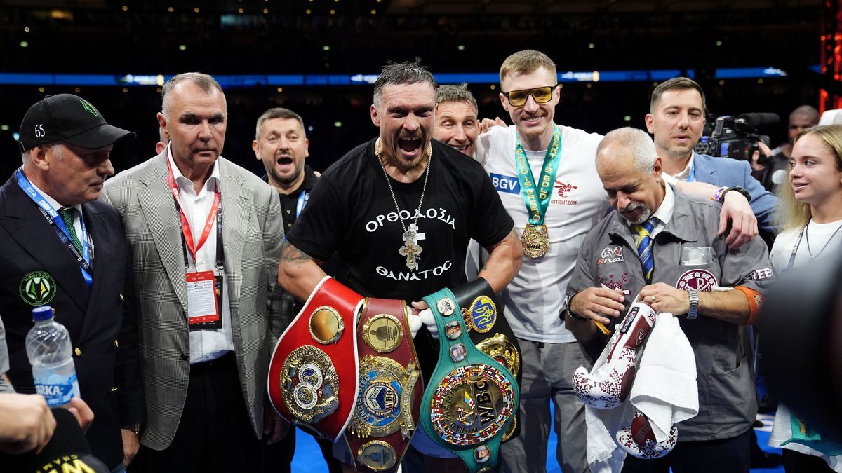 Усик переміг Дюбуа - команда українського боксера ледве не загубила титул боксера