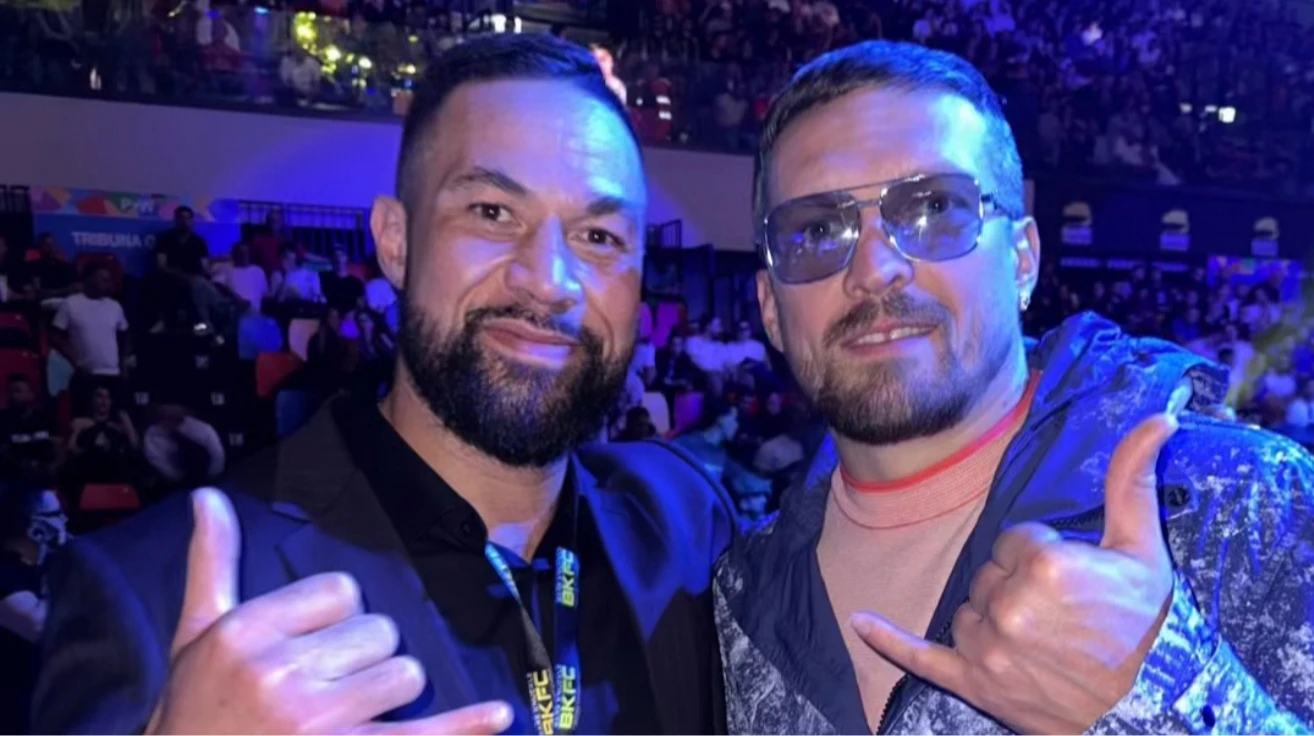 Усик Паркер - боксер кинув виклик абсолютному чемпіону світу, знявши смішу пародію Усик Паркер - боксер кинув виклик абсолютному чемпіону світу, знявши смішу пародію