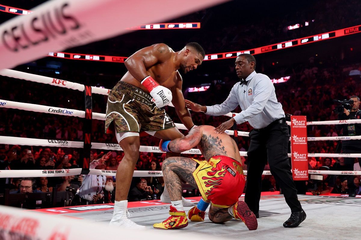 Пол - Джошуа - американский блогер сломал челюсть в бою с британским боксером, фото