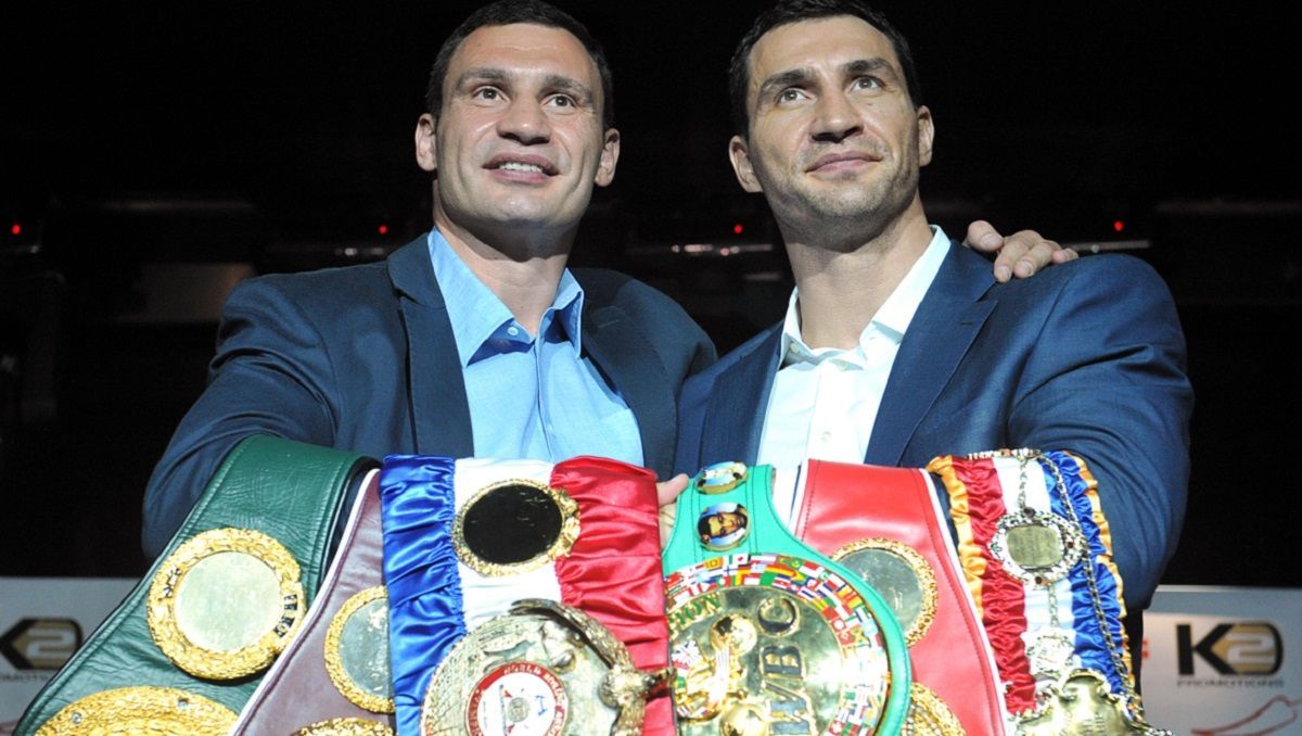 Хто з українських боксерів першим став чемпіоном світу - Віталій Кличко чи Володимир Кличко Хто з українських боксерів першим став чемпіоном світу - Віталій Кличко чи Володимир Кличко