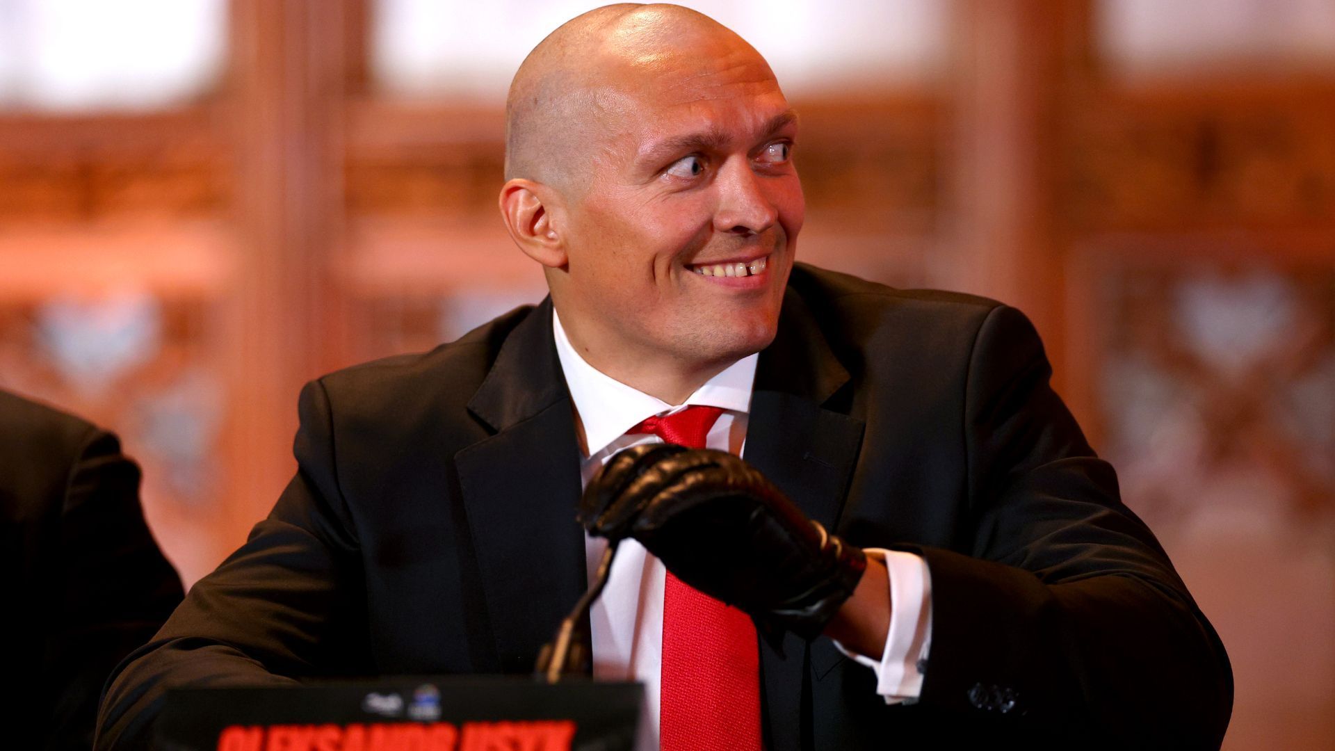 Александр Усик не попал в номинацию боксер года по версии The Ring Александр Усик не попал в номинацию боксер года по версии The Ring