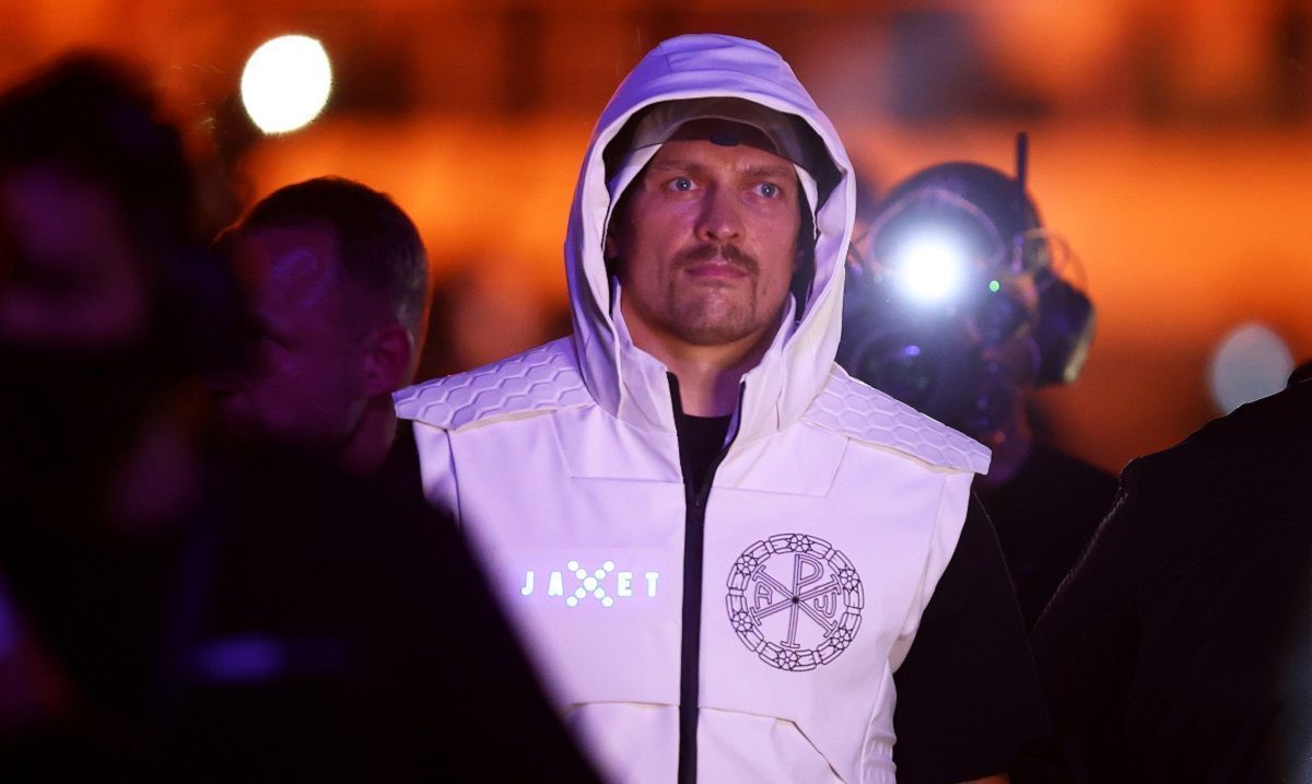 Усик анонсував перший бій Хижняка - коли та де він відбудеться Усик анонсував перший бій Хижняка - коли та де він відбудеться