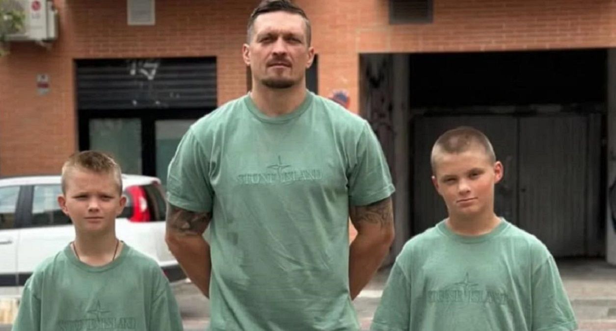 Усик розповів про своїх синів - чому боксер намагається їх не хвалити Усик розповів про своїх синів - чому боксер намагається їх не хвалити