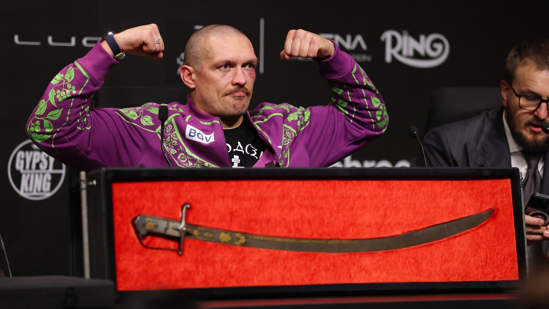 Усик против Верховена - как украинец готовится к следующему бою