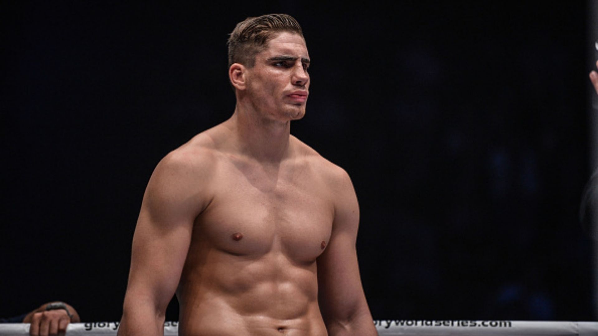 Бій Усик - Верховен - кікбоксер зробив прогноз на поєдинок за титул WBC Бій Усик - Верховен - кікбоксер зробив прогноз на поєдинок за титул WBC