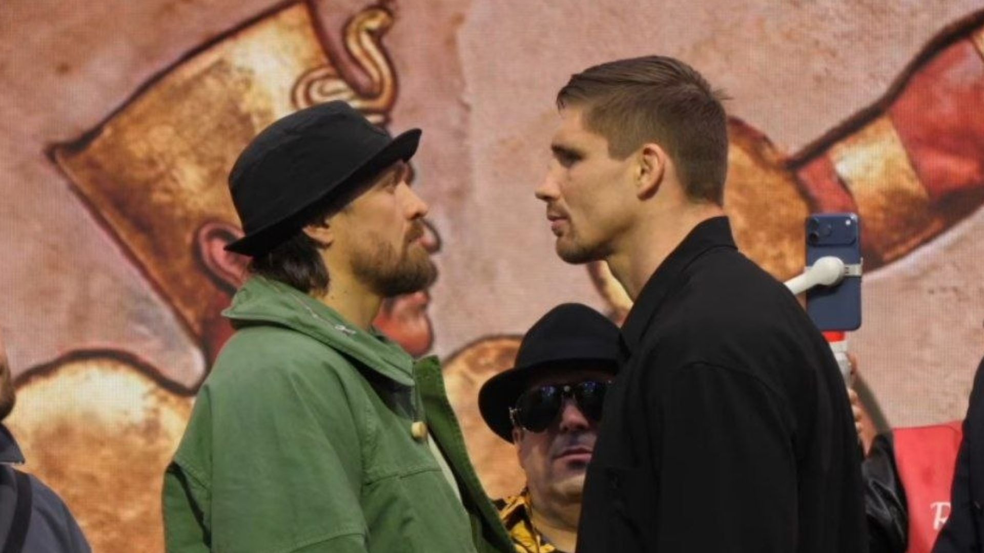 Олександр Усик та Ріко Верховен Олександр Усик та Ріко Верховен