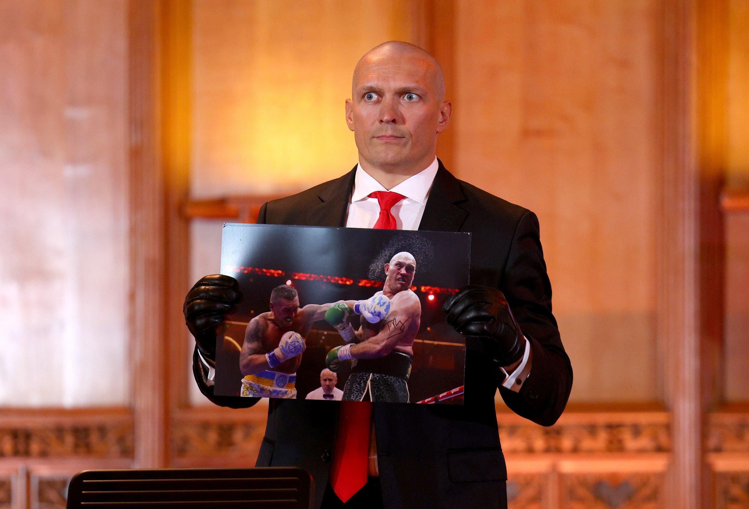 Олександр Усик - боксер планує стати абсолютним чемпіоном у боксі